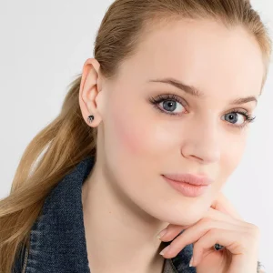 Clous d'oreilles Rebel at heart tête de mort