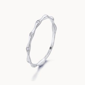 Bague en bambou, or blanc et diamants