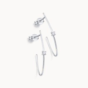 Créoles longues en or blanc serties de diamants